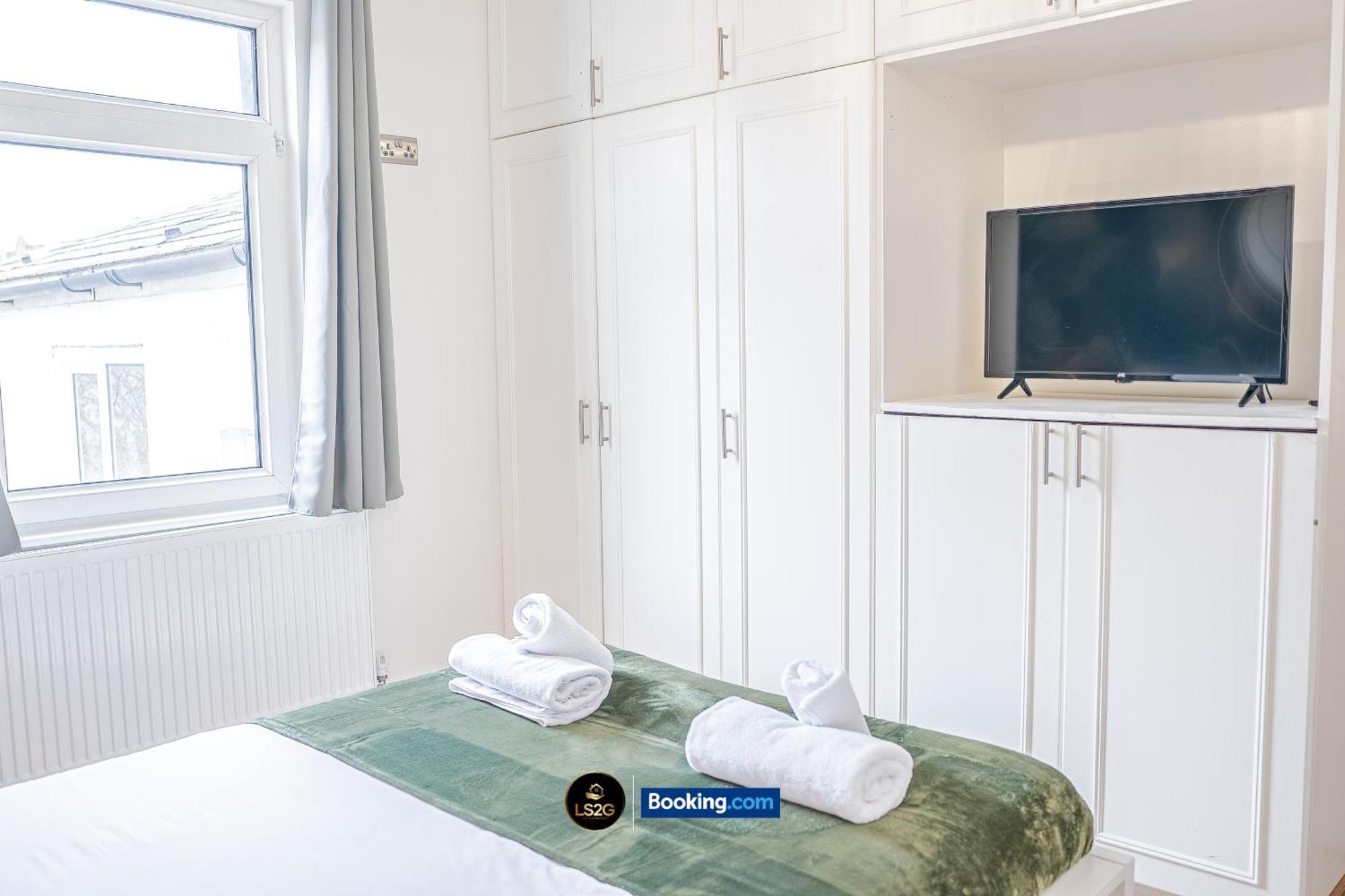 Stunning House By Ls2G Short Lets & Serviced Accommodation Greater London With Free Wifi Exterior foto
