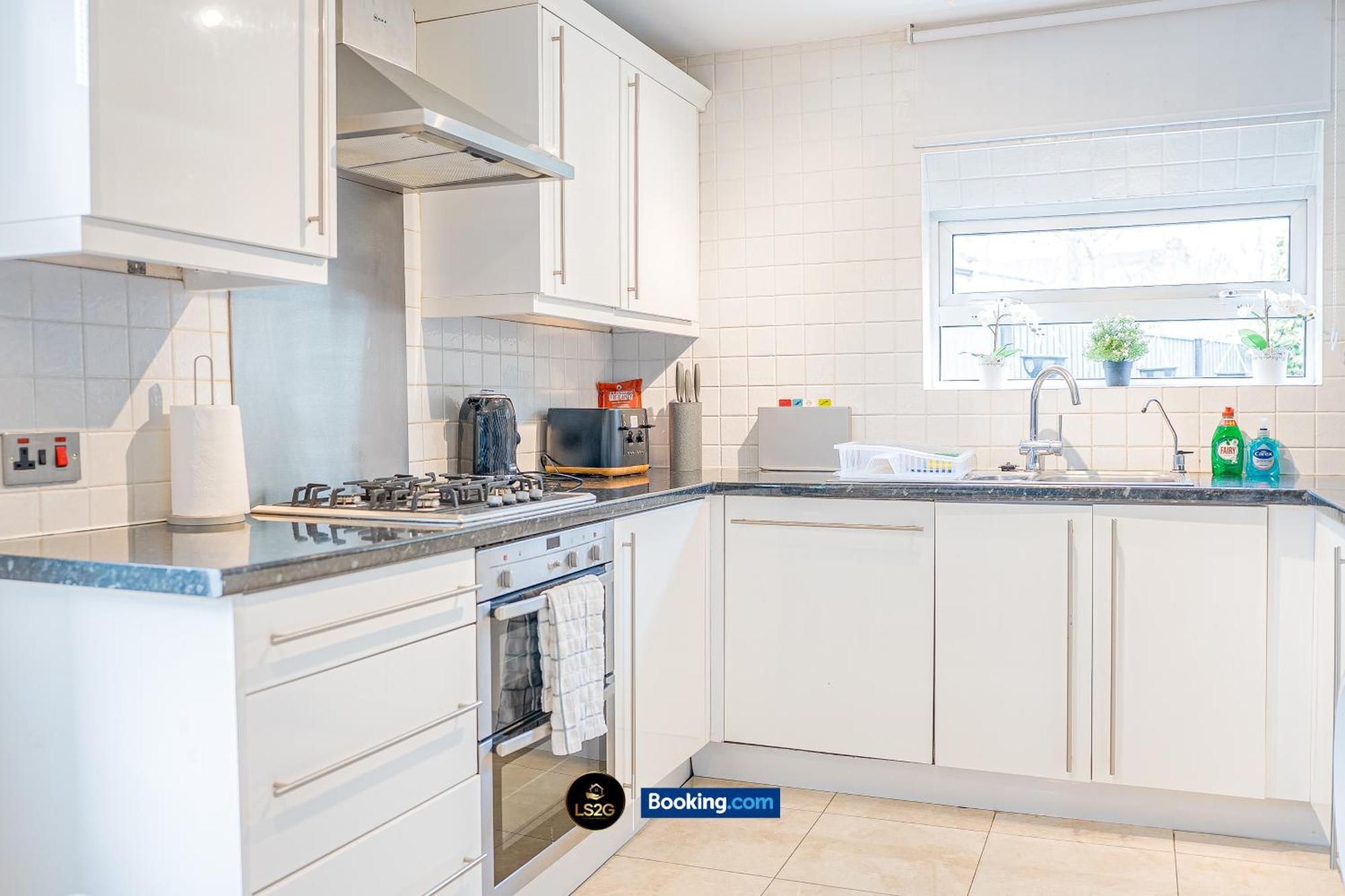 Stunning House By Ls2G Short Lets & Serviced Accommodation Greater London With Free Wifi Exterior foto