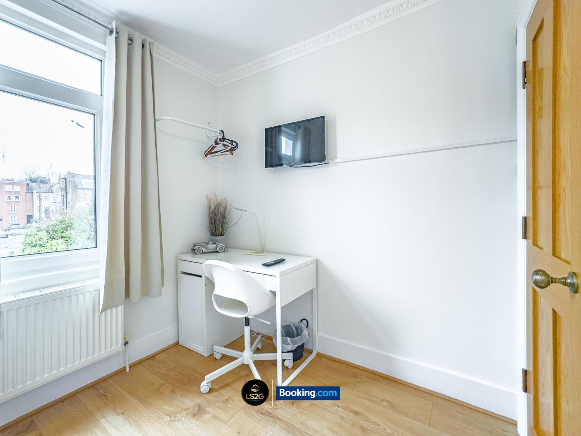 Stunning House By Ls2G Short Lets & Serviced Accommodation Greater London With Free Wifi Exterior foto