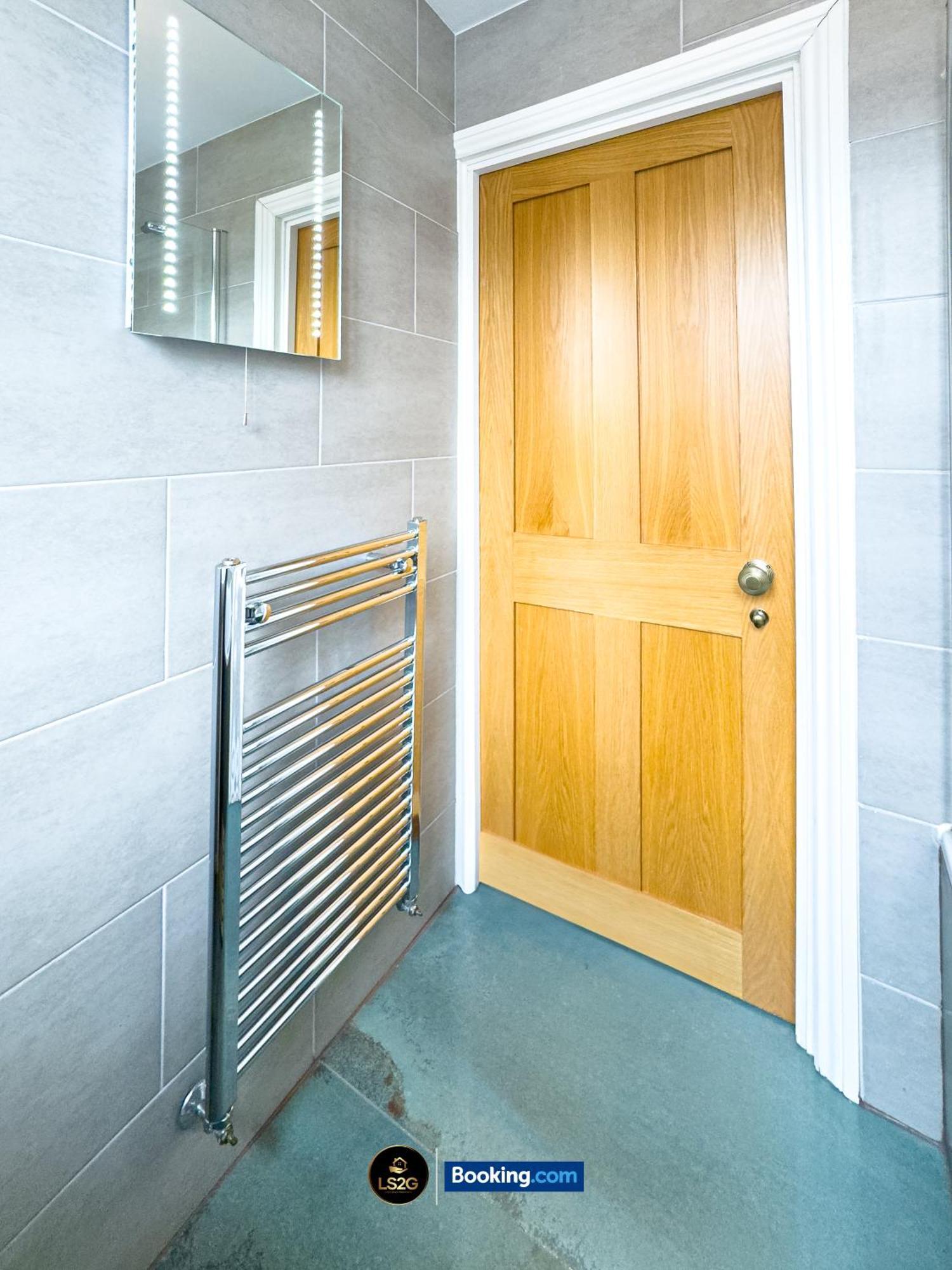 Stunning House By Ls2G Short Lets & Serviced Accommodation Greater London With Free Wifi Exterior foto