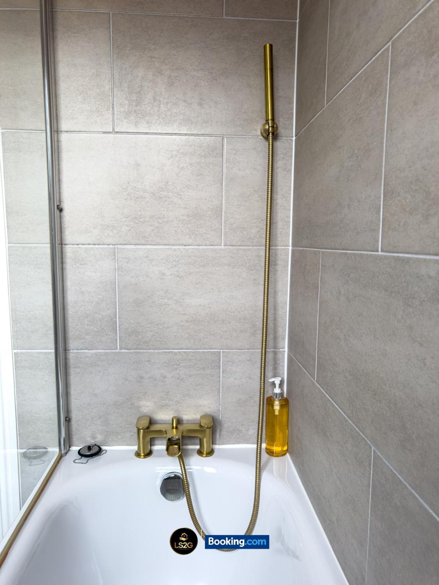 Stunning House By Ls2G Short Lets & Serviced Accommodation Greater London With Free Wifi Exterior foto