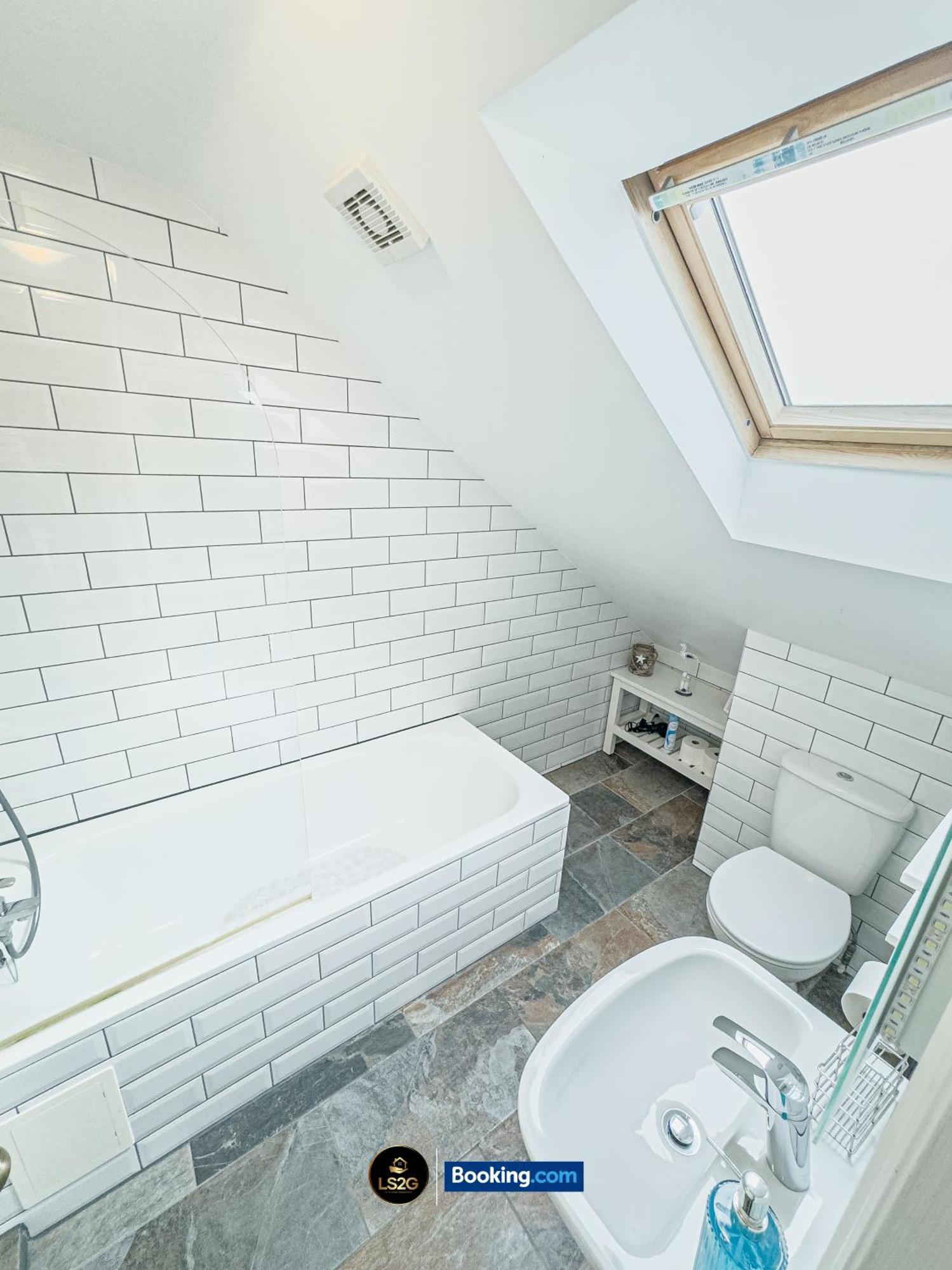 Stunning House By Ls2G Short Lets & Serviced Accommodation Greater London With Free Wifi Exterior foto